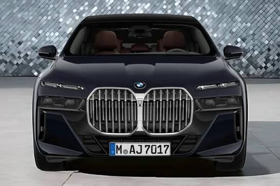 BMW 7 Series facelift 2026 India luxury sedan black